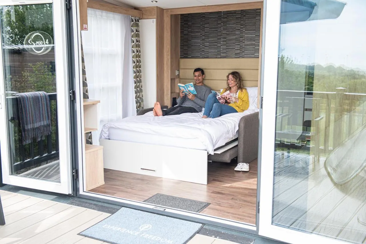 Brighton Experience Freedom Glamping Villa 0*,